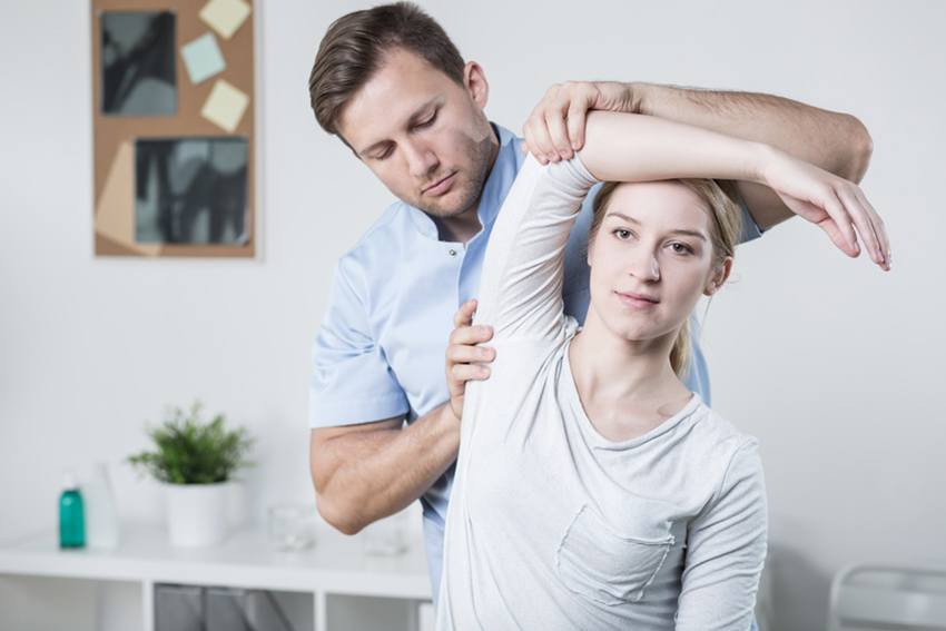 south woodford chiropractor in east london shoulder problem assessment